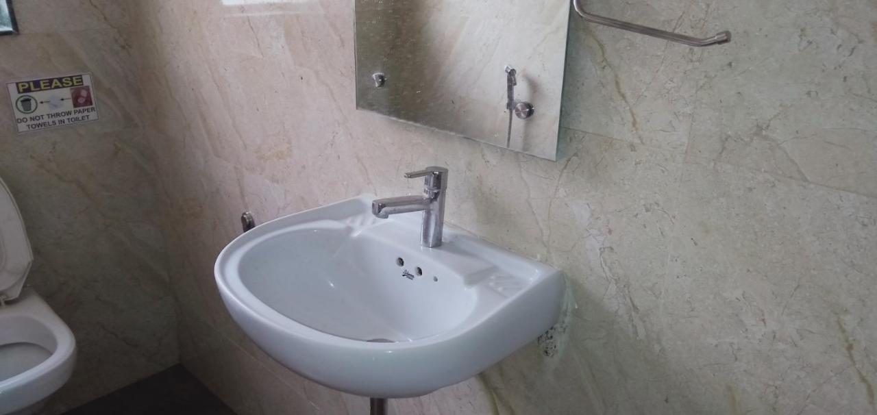 פונה Hotel White House מראה חיצוני תמונה
