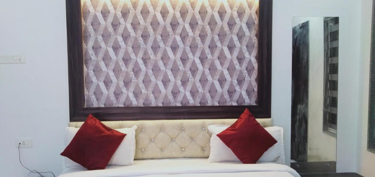 פונה Hotel White House מראה חיצוני תמונה