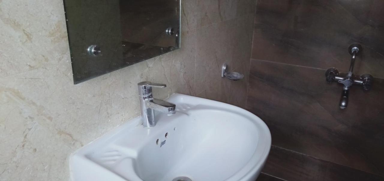 פונה Hotel White House מראה חיצוני תמונה