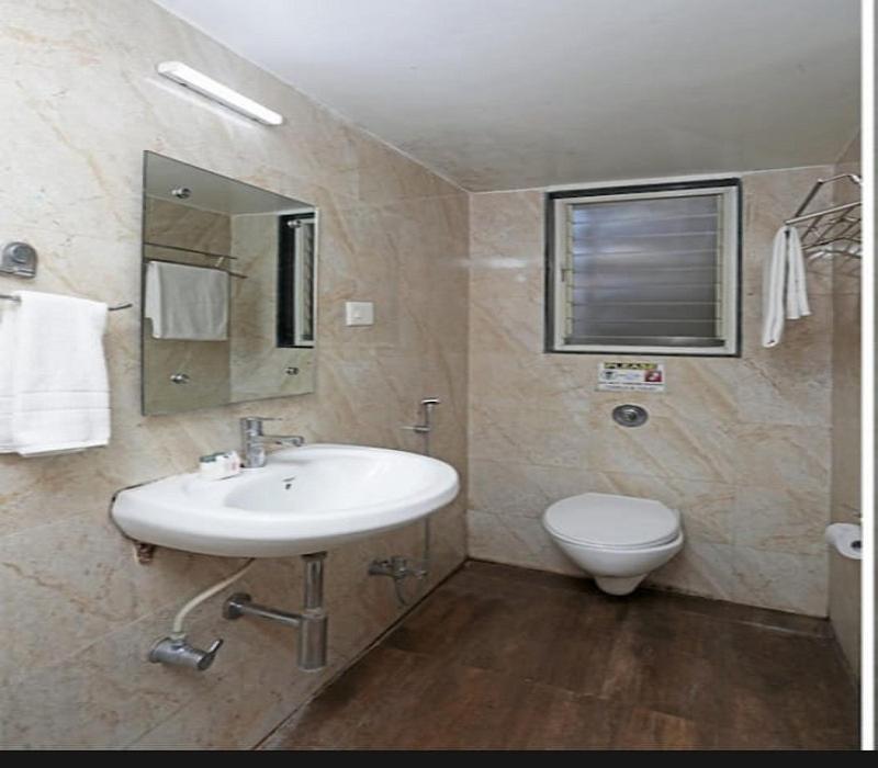 פונה Hotel White House מראה חיצוני תמונה