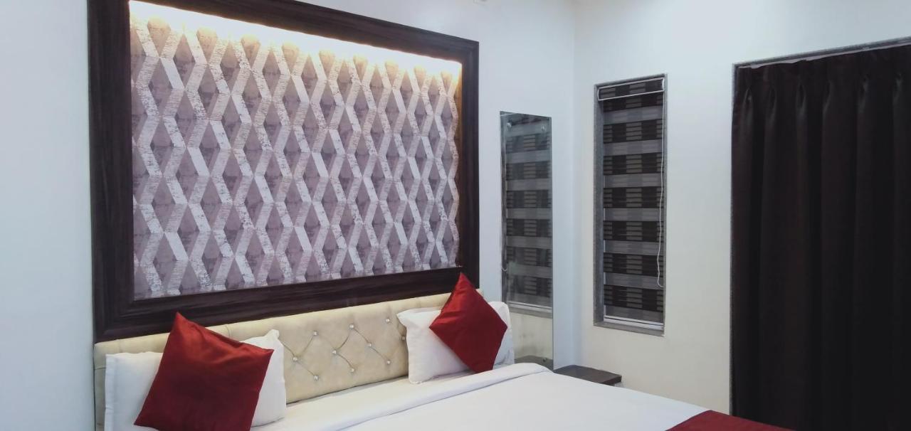 פונה Hotel White House מראה חיצוני תמונה